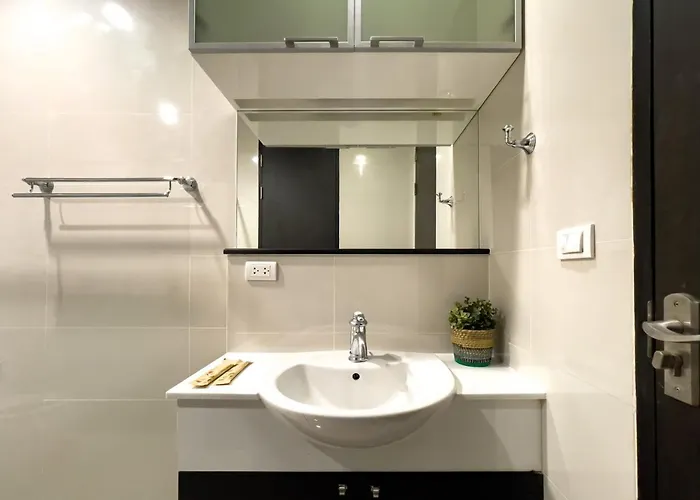 300m Bts L Large 110 Sqm L Pool And Sauna 曼谷