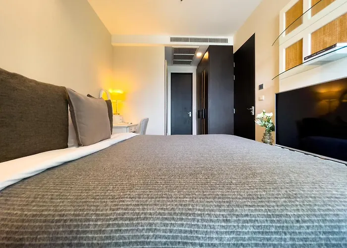 300m Bts L Large 110 Sqm L Pool And Sauna *